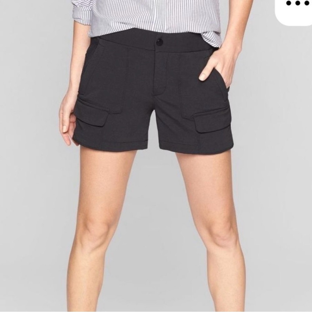 ATHLETA Trekki Cargo Black Hiking Outdoor Athletic Pocket Shorts Size 6